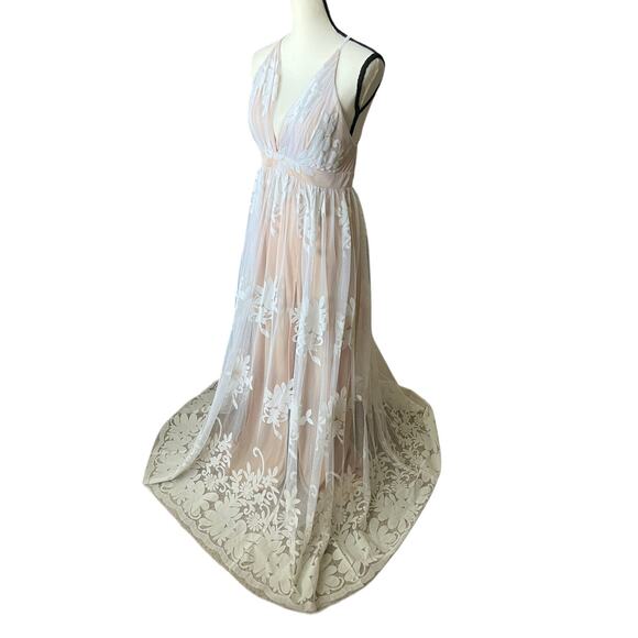 LUXXEL White Lace Sleeveless V Neck Side Slit Maxi Dress Size Medium - Picture 4 of 11